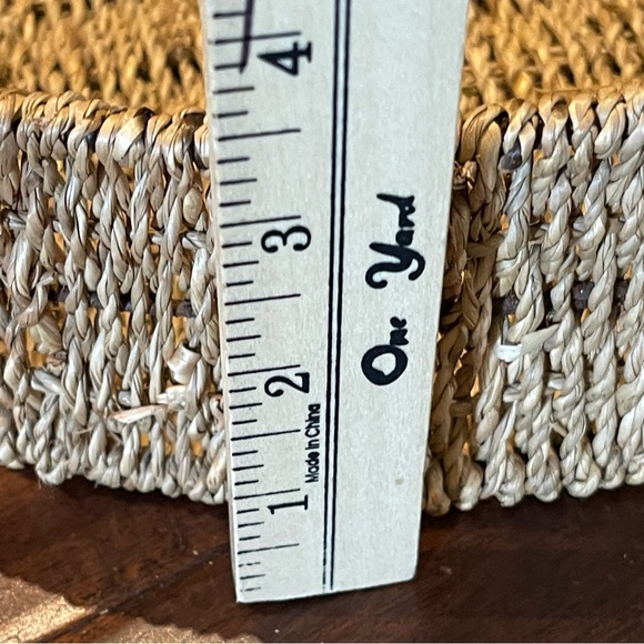 Vintage Artisan Hand Woven Divided Wicker Basket Mint Condition 14” - Picture 4 of 4